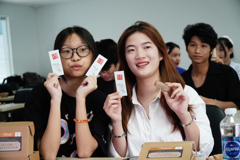Những con dấu vô cùng ý nghĩa và độc đáo của các bạn học viên. (Ảnh: Lê Thị Yến)