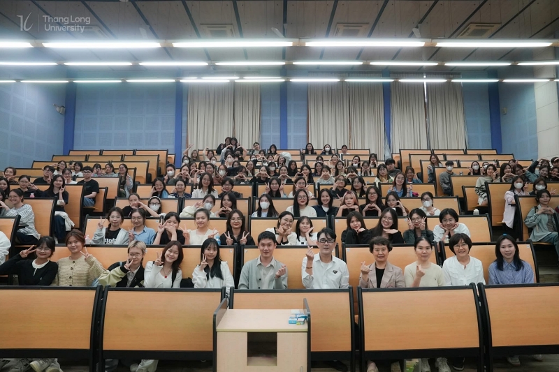 Không khí sôi nổi, ấm áp tại giảng đường G, trường Đại học Thăng Long vào ngày diễn ra sự kiện “Korean Acting Workshop”. (Ảnh: Trường Đại học Thăng Long)