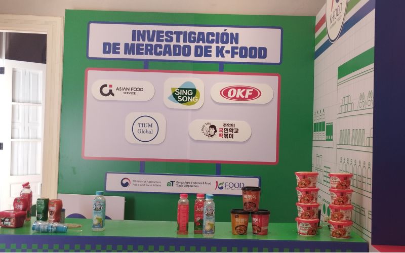 En la imagen se observan algunos de los productos de comida coreana que se dieron a degustar a los consumidores para realizar la investigación de mercado.