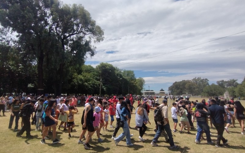 El juego del mingle o rueda gigante al aire libre.