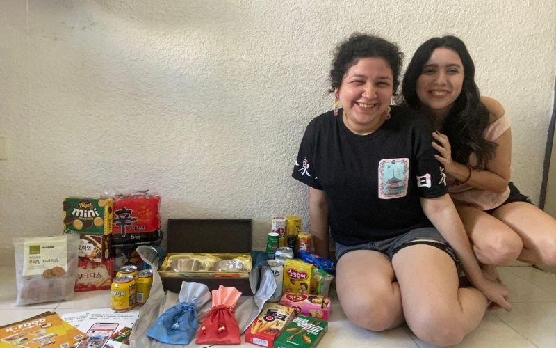 Tathiana y Alexia ganadoras del segundo lugar con su premio | Alexia Hurtado