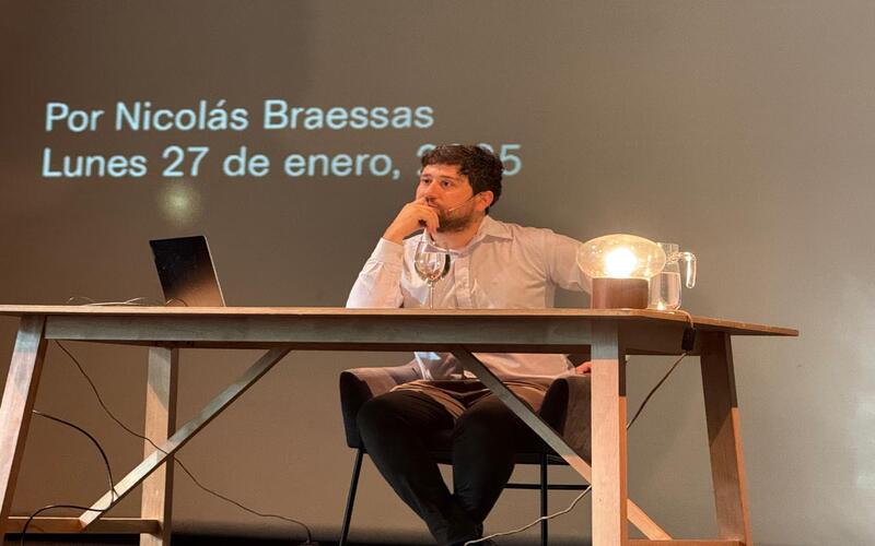 Nicolás Braessas en clase magistral sobre Han Kang en el MALBA | José Alirio Peña