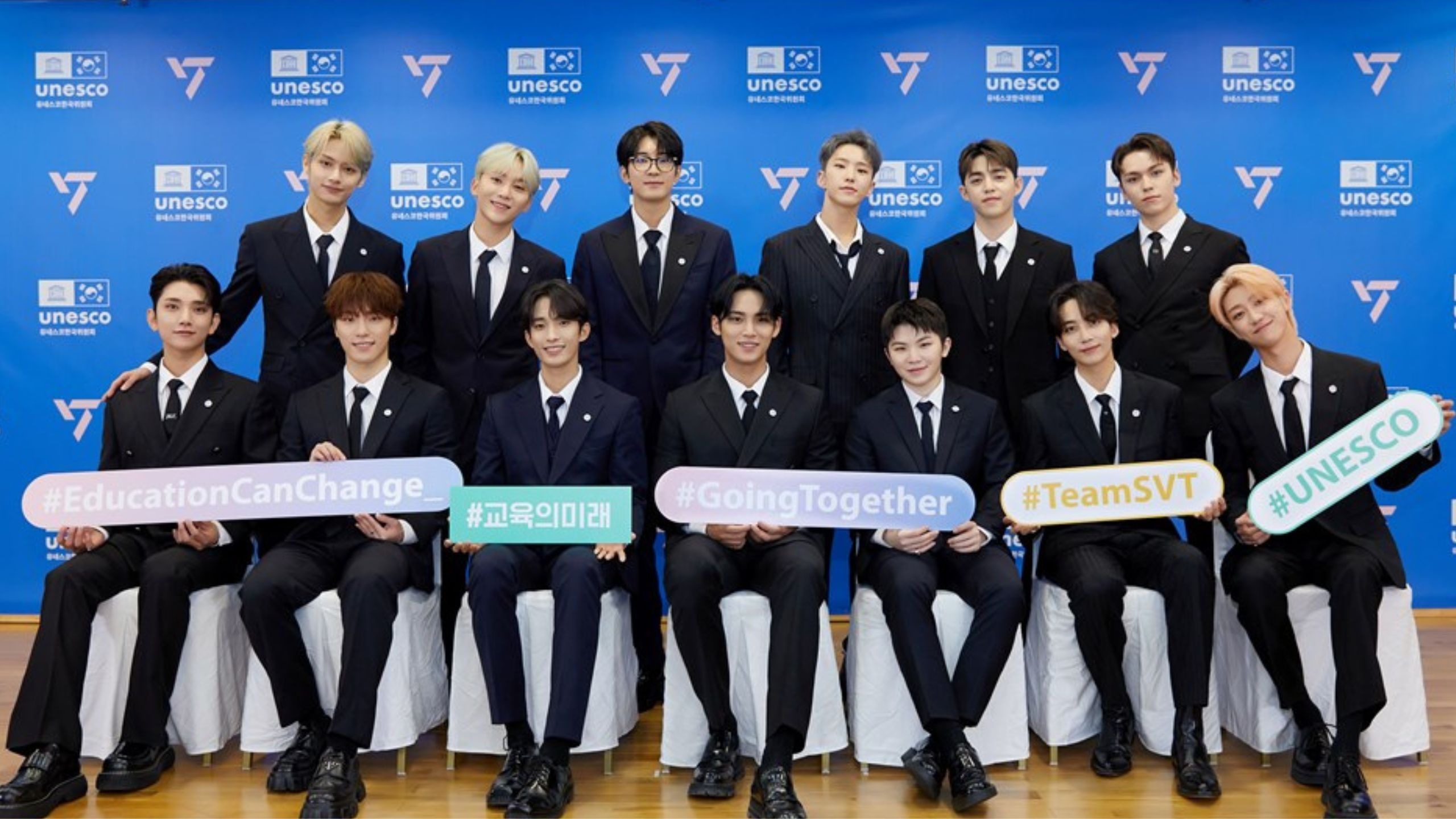 Jun, Seungwan, Wonwoo, Hoshi, S.Coups, Vernon, Joshua, Dino, DK, Mingyu, Woozi, Jeonghan et The8 de Seventeen à l'UNESCO. © Pledis Entertainment