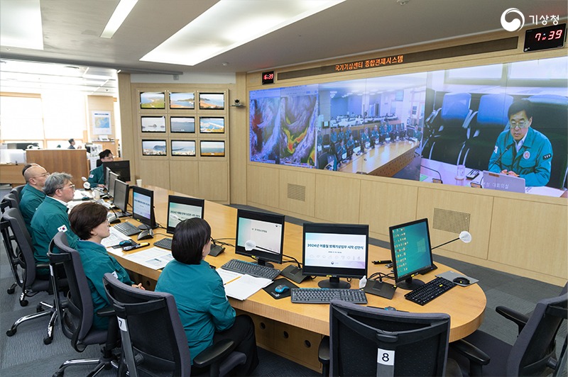 The Korea Meteorological Administration (KMA) on May 1 announced its launch of a project to develop a homegrown climate prediction system. Shown is the launching ceremony on May 14, 2024, for summer disaster prevention meteorological operations at the KMA in Seoul's Dongjak-gu District. (KMA) 