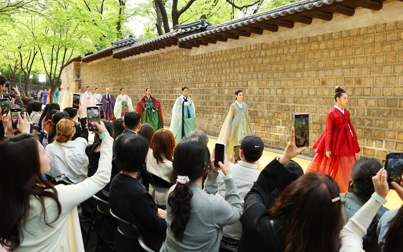 Seodamhwa, a Hanbok brand whose name literally means 