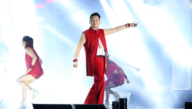 Певец PSY на летнем фестивале K-POP на Сеульской площади. / Фото: Korea.net