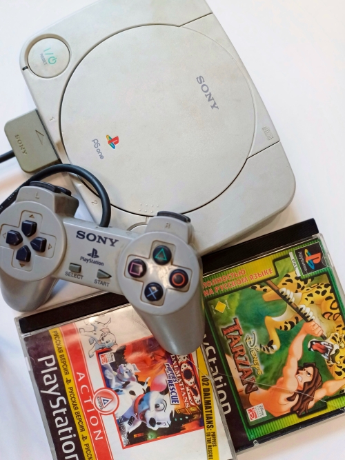 Популярная игровая приставка Sony PlayStation. / Фото: Алена Коновалова