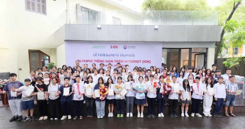 Những gương mặt xuất sắc đạt giải trong Cuộc thi Olympic tiếng Hàn trên Internet năm 2025. (Ảnh: Trung tâm Văn hóa Hàn Quốc tại Việt Nam)