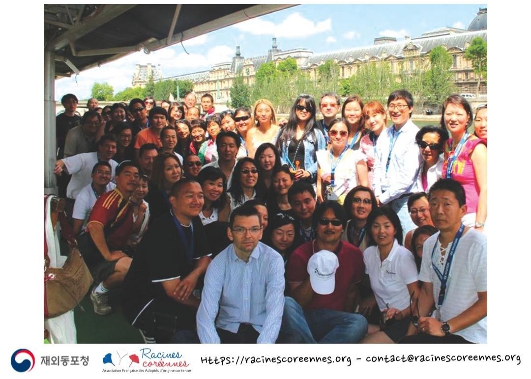 Réunion de coréens adoptés lors d'un évènement à Paris. © IKAA et Racines coréennes