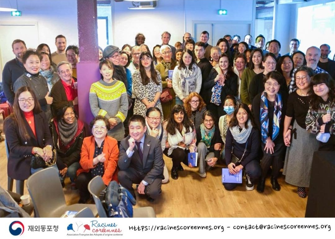 La journée Des racines et des adoptions en novembre 2024 avec Laurent Dumoulin - Lee Jae Dong au 1er rang. © Racines coréenn