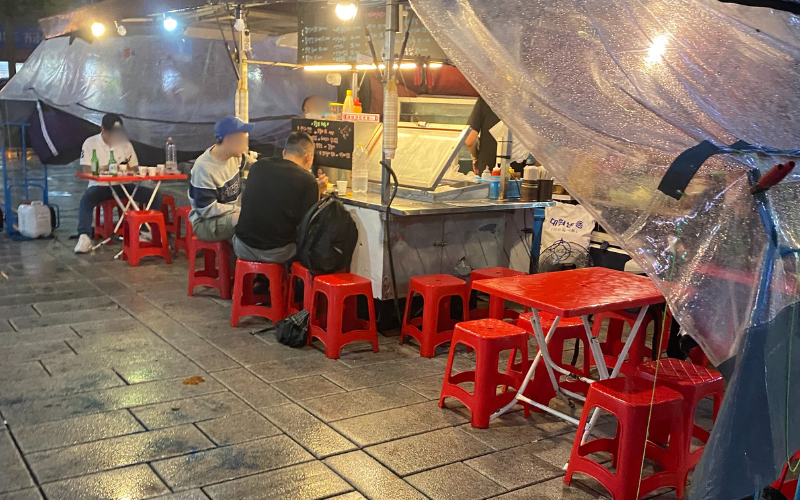 Ein typisches Pojangmacha - Straßenküche in Korea