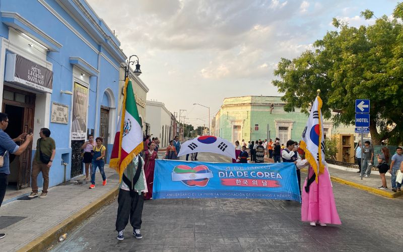Inicio del desfile por el Día de Corea