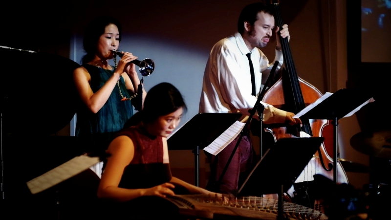 Bên cạnh những nhạc cụ quen thuộc như violin hay piano, nghệ sĩ Gamin Kang luôn mang đến hơi thở của âm nhạc truyền thống Hàn Quốc trong các buổi biểu diễn quốc tế. (Ảnh: Gamin Kang)