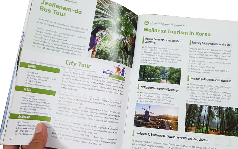 Nhằm giúp tối ưu hóa việc tham quan tỉnh Jeollanam-do, cuốn sách đã chu đáo cung cấp thông tin về bus tour (tour xe buýt) và city tour (tour thành phố) đến người đọc, cuốn sách cũng lưu ý người đọc nên theo dõi lịch trình thay đổi được cập nhật trên trang web của tỉnh, huyện Damyang-gun, cùng 2 thành phố Mokpo, Yeosu. Bên cạnh đó, cuốn sách còn mang tới hình thức du lịch chữa bệnh và phục hồi năng lượng (wellness tourism), thông qua các địa điểm phục vụ tốt nhất hình thức này nằm rải rác tại tỉnh Jeollanam-do. (Ảnh: Vũ Đỗ Hải Hà)