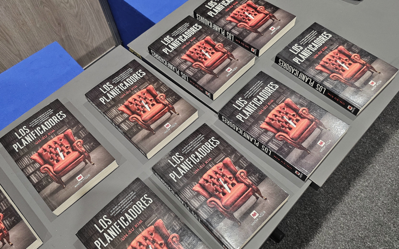 Portada del libro 'Los Planificadores' en la FILBO 2025.