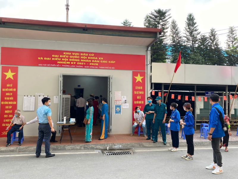 Ở Việt Nam, người dân trực tiếp bầu các đại biểu Quốc hội, sau đó các đại biểu này sẽ bầu trực tiếp Chủ tịch nước Việt Nam. (Ảnh: Nguyễn Duy Hương)