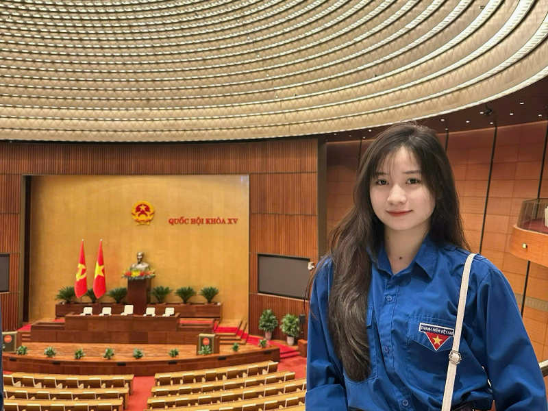 Bạn Trịnh Thị Nhung cảm thấy tự hào khi là người con của đất nước Việt Nam - nơi hun đúc tinh thần kiên cường, bất khuất, và sẽ cố gắng để thế hệ trẻ tiếp bước cha ông bằng những hành động đầy trách nhiệm và nghĩa tình. (Ảnh: Trịnh Thị Nhung)