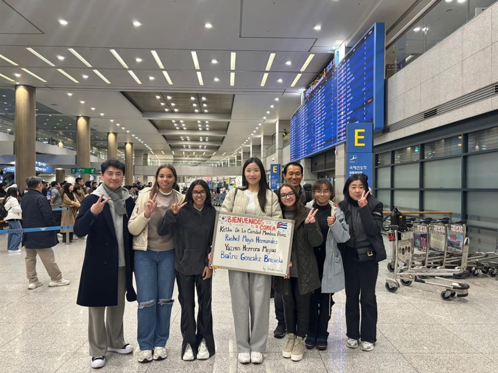 Estudiantes cubanas durante su llegada a Corea para emprender su camino de enseñanza preuniversitaria en la provincia de Jeollanam-do. | Rashel Moya Hernández