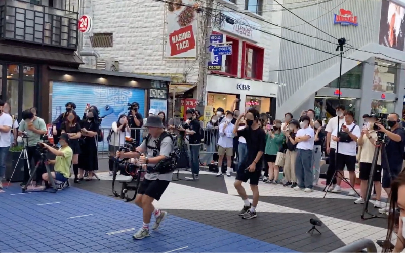 Wer in Korea unterwegs ist, gerät manchmal unverhofft in eine laufende Produktion. Ob Serie, Film oder Werbespot, gedreht wird fast überall.