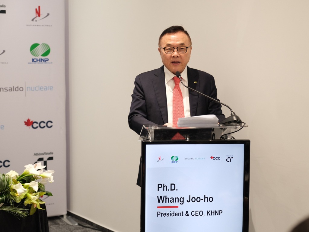 Le président Hwang Ju-ho prononçant un discours lors de la cérémonie de signature du projet de Cernavodă. © KHNP