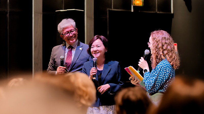 Kim Yang-bo et Bak Sang-mee (au centre). © Vanessa Marie Pisano