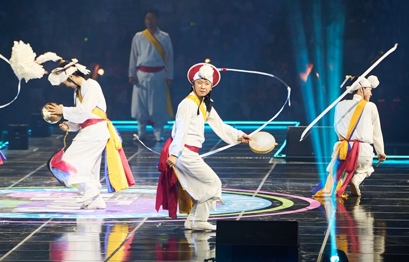舞团Uhee带来韩国传统舞蹈表演。韩宣网名誉记者徐傲 摄