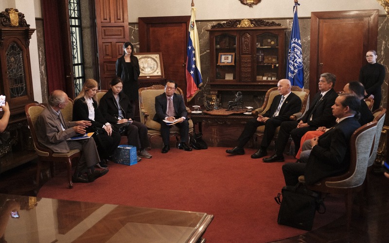 Representante de la Embajada de la República de Corea en Venezuela visita la ULA. | Rectorado ULA