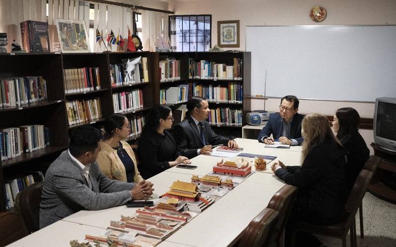 Representante de la Embajada de la República de Corea en Vzla. se reúne con profesores de la ULA. | Rectorado ULA