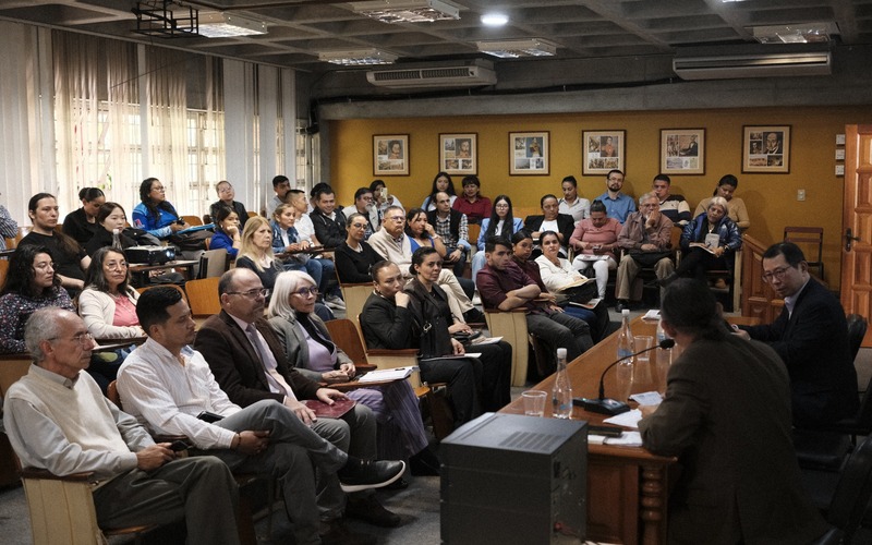 Hanuk Chung (Encargado de Negocios de la Embajada de la República de Corea en Vzla.) durante su conferencia. | Kavi Lucena