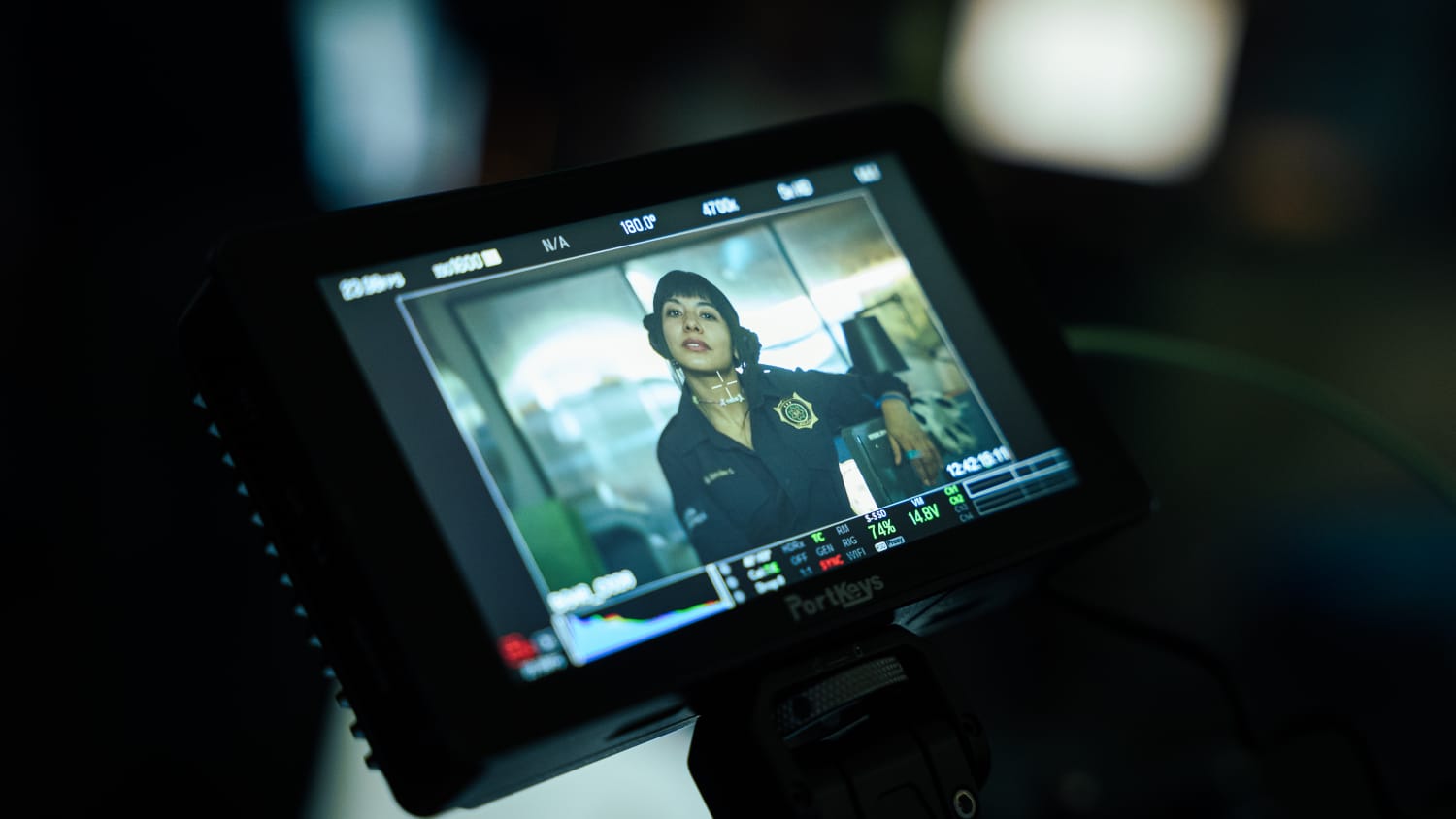 Gigi en set de grabación | Alejandra Herrera