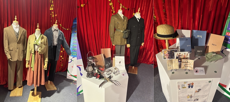 左起分别为《無名，晙希》《勃朗特》和《安妮ANNE》道具和舞台服装展示 韩宣网名誉记者 许彦琳 摄