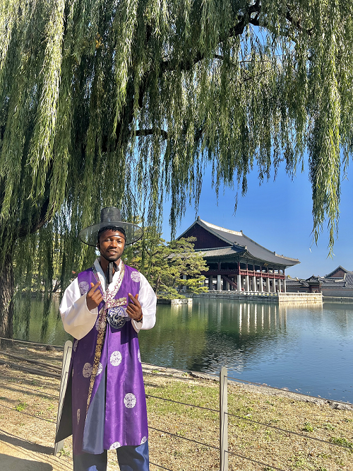 Với tư cách là người chiến thắng Talk Talk Korea, Joseph Uhiene đã được mời đến Hàn Quốc để khám phá, trải nghiệm văn hóa xứ Hàn vào năm 2024. (Ảnh: Joseph Uhiene)