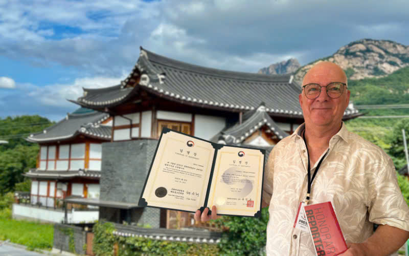 Đối với Manuel Guthmann, việc nhận được bộ dụng cụ hành nghề 2025 là minh chứng cho thấy Korea.net luôn ghi nhận chân thành dành cho những nỗ lực của các phóng viên danh dự. (Ảnh: Manuel Guthmann) 