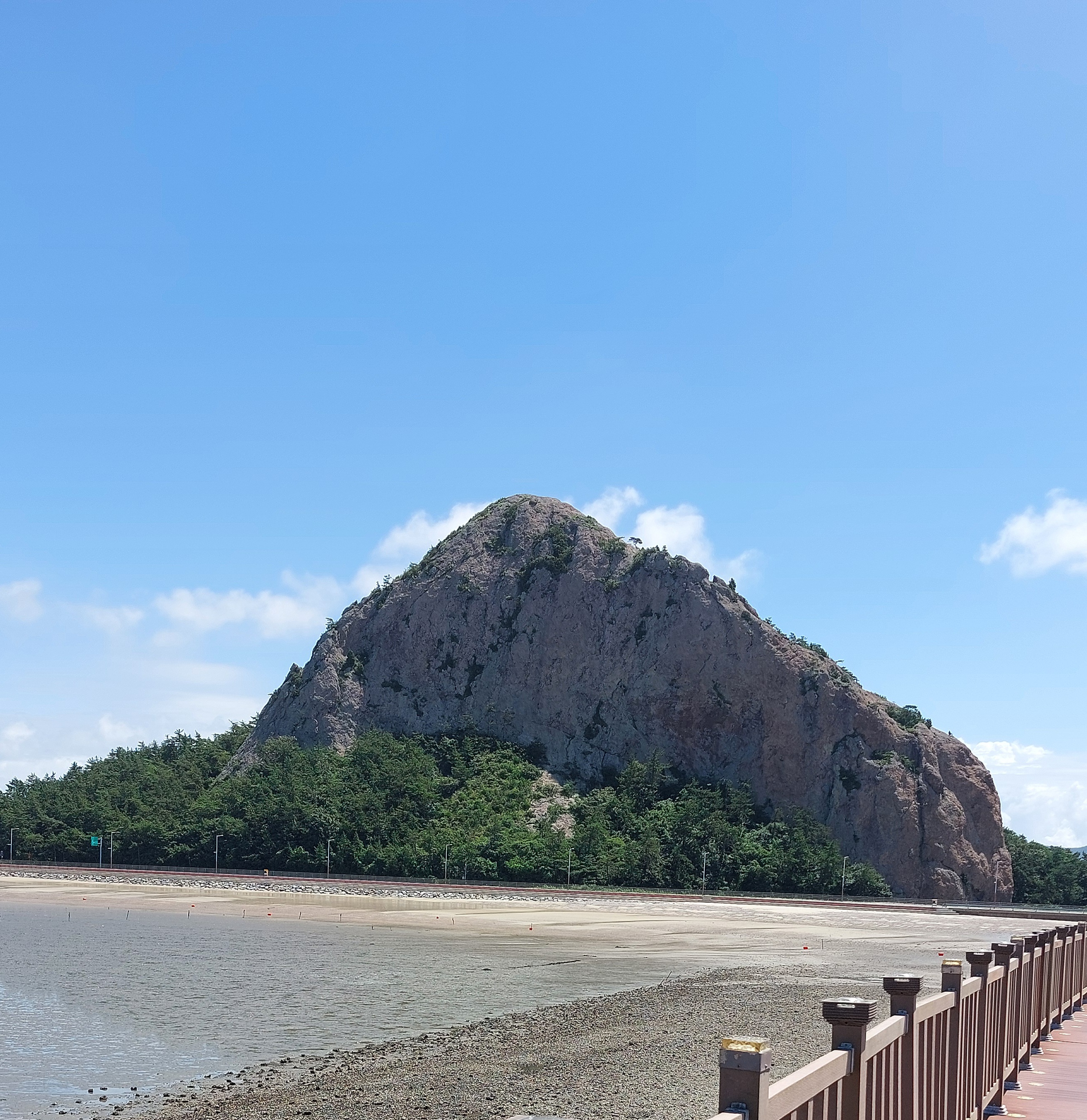Le sommet Mangju-bong de l’île Seonyudo culmine à 152 mètres ! © Emmanuelle Fourneyron