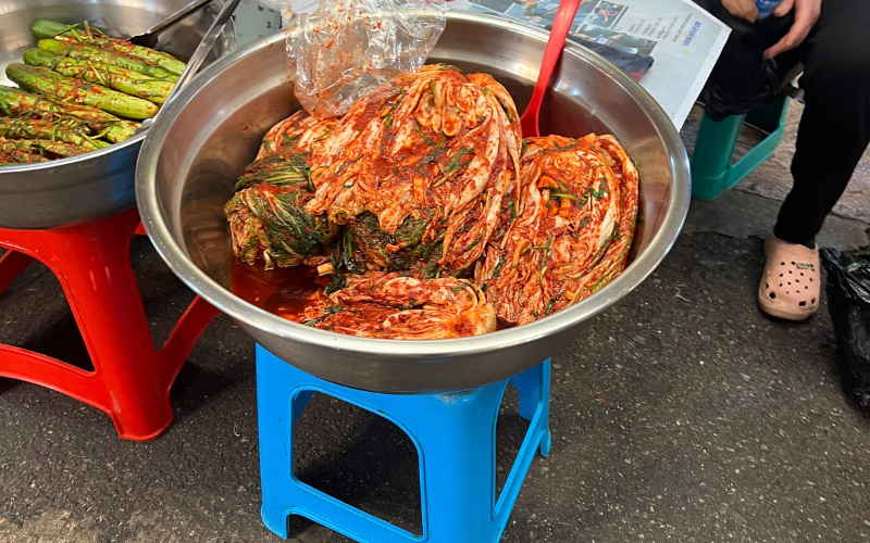 Selbstgemachtes Kimchi kann man auch auf Märkten in Korea kaufen