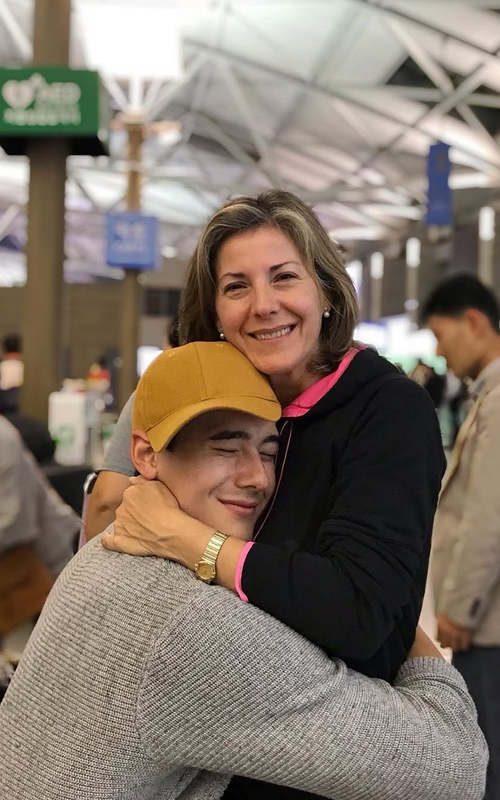 Jang Min junto a su madre