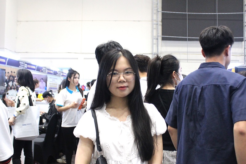 Bạn Lan Anh đến với Hội thảo với mong muốn tìm hiểu thêm về chương trình cao học, chuẩn bị hành trang cho hành trình sắp tới. (Ảnh: Lưu Thị Thu Loan)