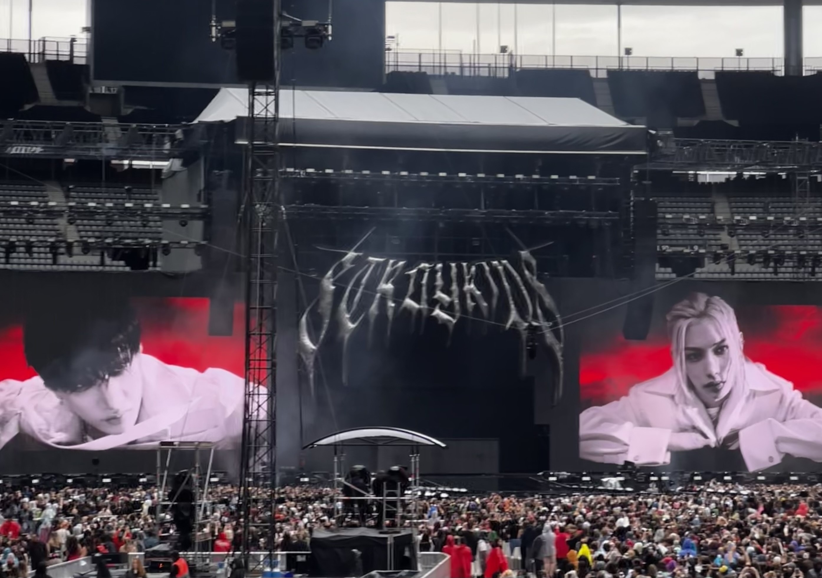 Début de l'inoubliable show des Stray Kids à 19h30 au Stade de France. © Anne-Lynn Elias