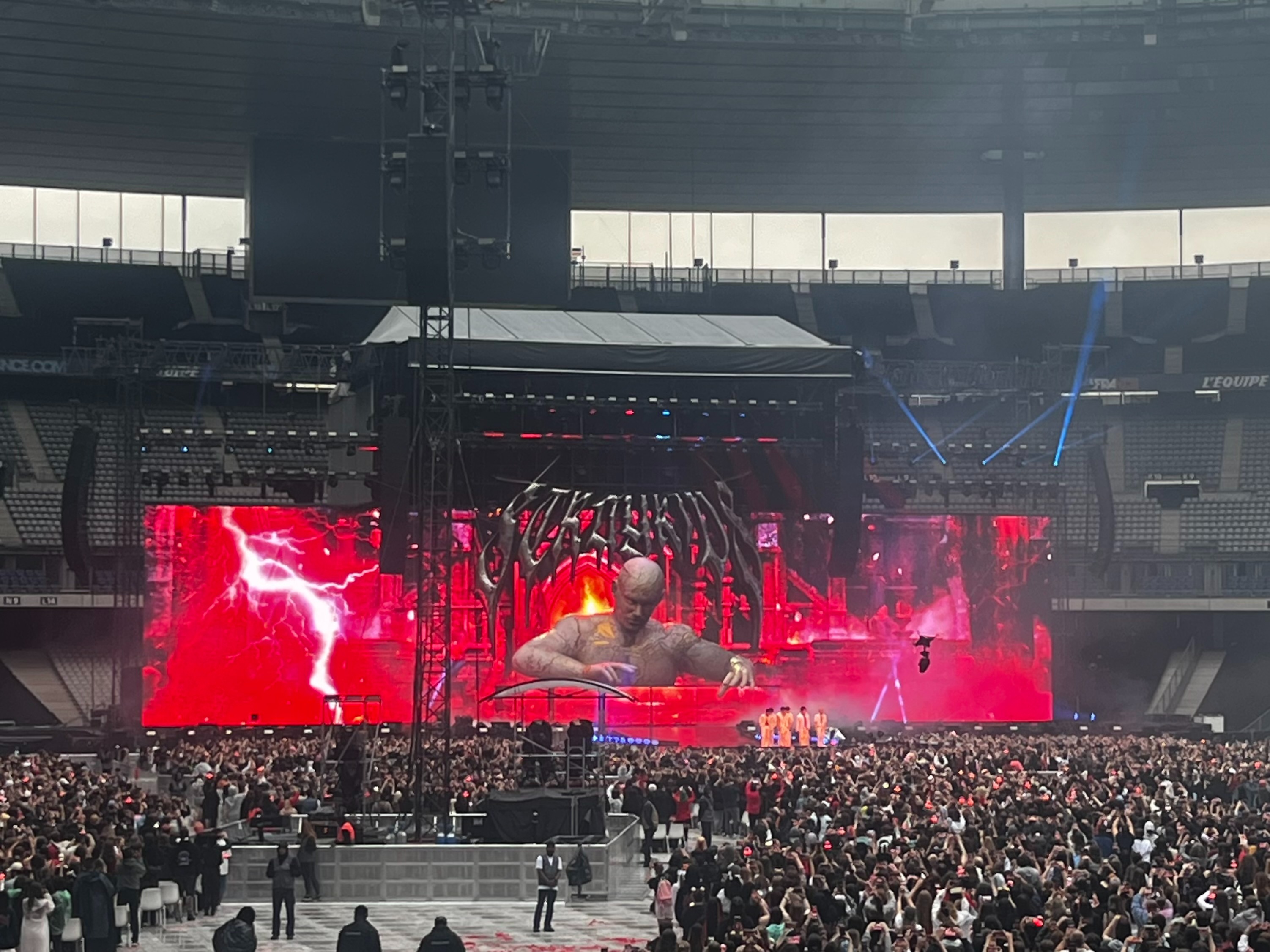 La puissance et l'intensité visuelle du morceau « Giant » des Stray Kids lors du concert du 27 juillet 2025. © Anne-Lynn Elias