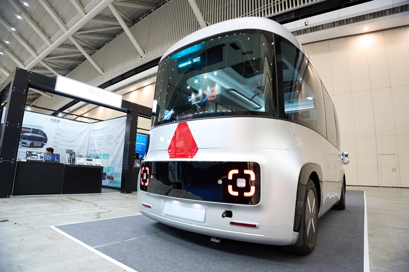 将在APEC 2025主会场所在地普门旅游区运营的无人驾驶巴士。韩宣网名誉记者徐傲 摄