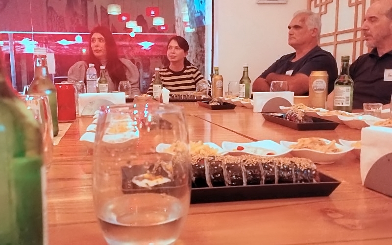 Un momento de la cena | José Alirio Peña