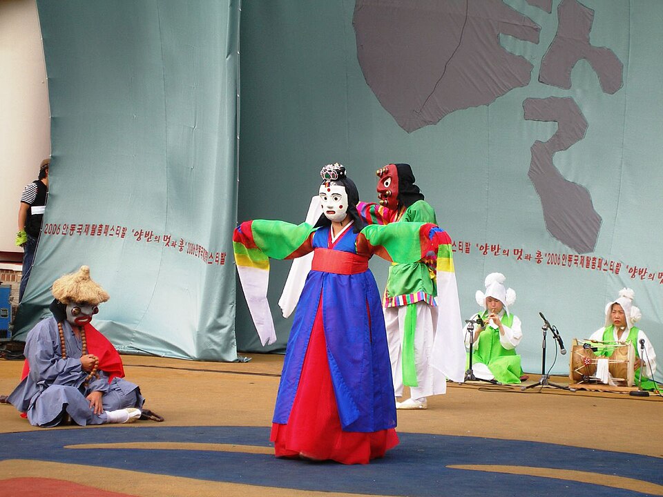 Eunyul talchum, una danza de máscaras coreana originada en Eunyul, provincia de Hwanghae, ahora Republica Popular Democratica de Corea. | lismith28, Flickr