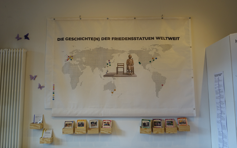 Poster der Geschichte der Friedensstatuen weltweit
