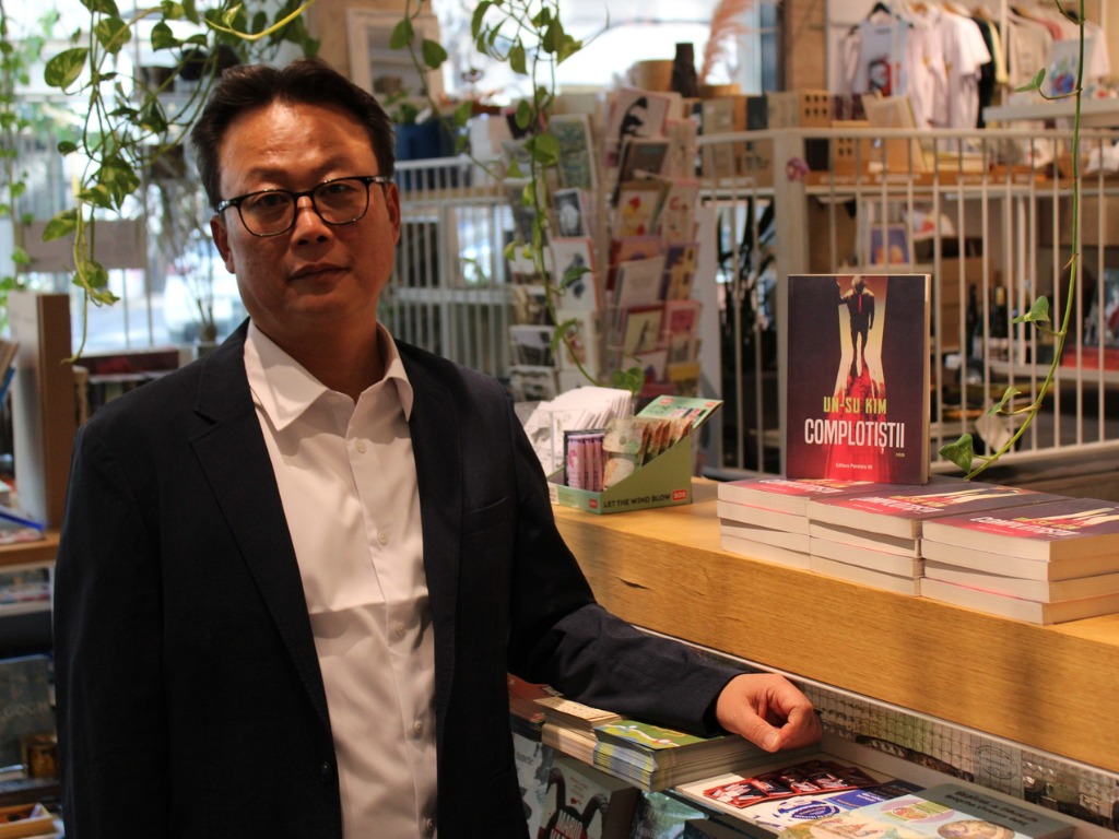 Rencontre avec Kim Un-su autour de son roman « Complotistii », publié en roumain chez Paralela 45. © Editura Paralela 45