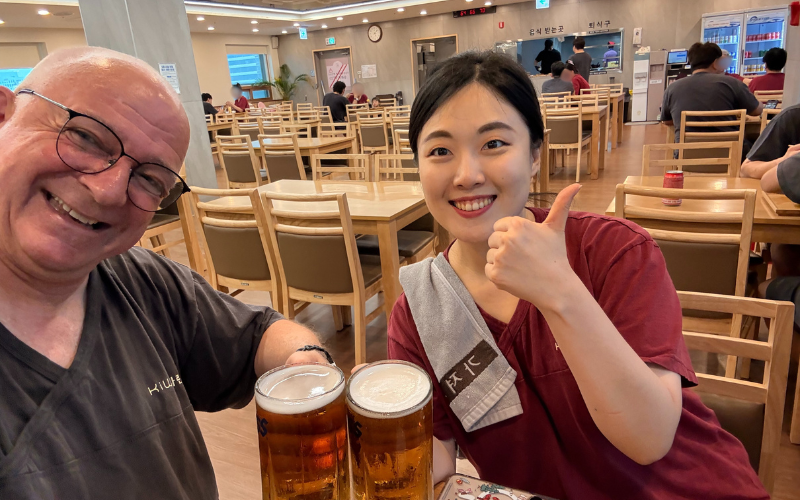 Zur Erfrischung haben wir uns nach ein paar Stunden im Jjimjilbang ein Bierr gegönnt