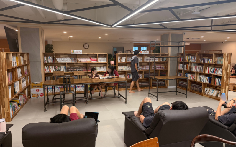 In diesem Jjimjilbang gab es auch eine kleine Bibliothek, da die Koreaner sehr gerne lesen