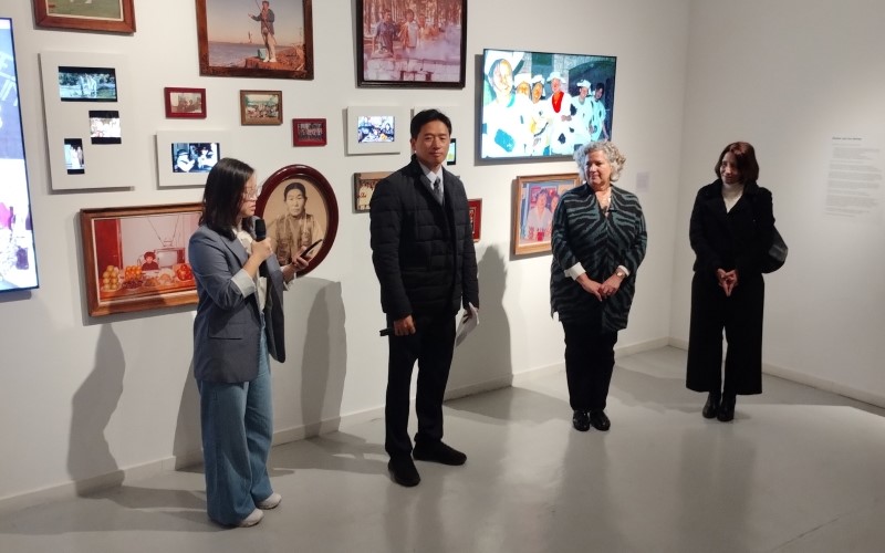 El cónsul Yoon Ho Jang junto a la directora del MNAO, Rocío Boffo | José Alirio Peña