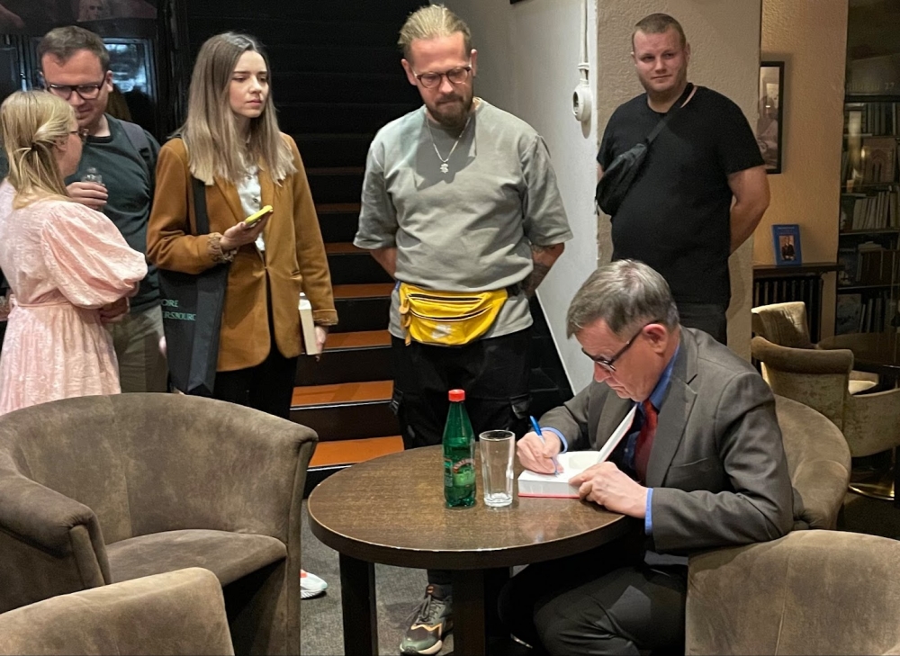Автограф-сессия после лекции А. Н. Ланькова 23 августа в Белграде, Сербия. / Фото: Юлия Смирнова